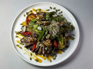 Теплий салат з телятини (350г)