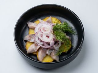 Оселедець на картопляній подушці (230г)