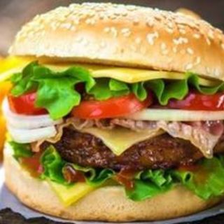 Бургер MAXI телячий (390г)