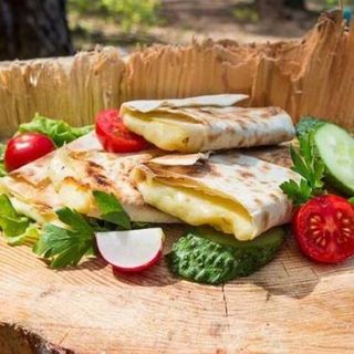 Сулугуні з куркою