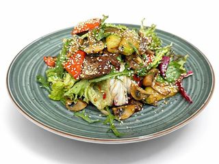 Теплий салат з телятиною (300г)