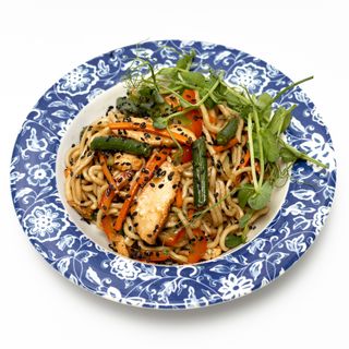 Удон з куркою та овочами (290г)