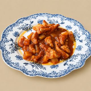 Курка з ананасами в томатно-гострому соусі