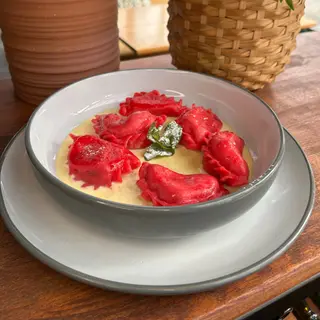Вареники red з вишнями та ванільним соусом (250г/30г)