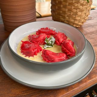 Вареники red з вишнями та ванільним соусом (250г/30г)