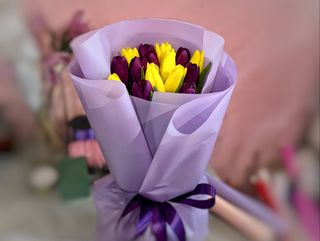 Букет з 15 мікс тюльпанів