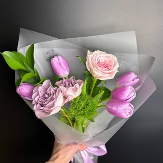 Букет з ліловими тюльпанами