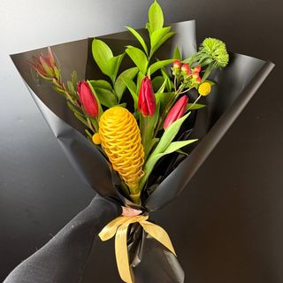 Букет з імбирем та тюльпанами