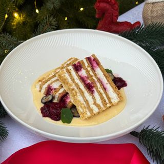 Медівник з вишнею та кремом англез (265г)