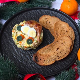 Олів’є з перепілкою (220г)