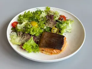 Філе лосося з кіноа та соусом бер блан (260г)