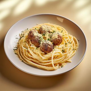 Спагеті з мітболами під сиром (350г)