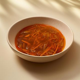 Борщ з куркою (250/30г)