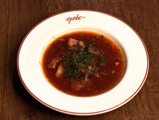 Борщ з томленою яловичою щокою