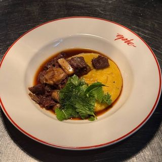 Кукурудзяна каша з яловичою щокою