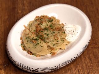 Вареники з картоплею та хрусткою цибулею