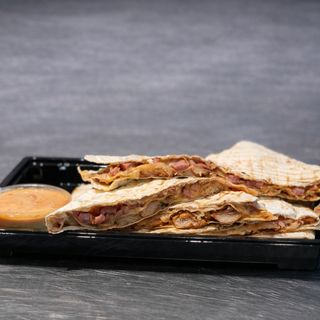 Кесаділія з куркою