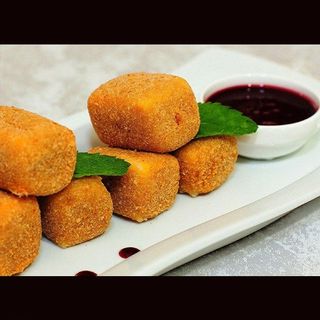 СИР БРІ – ФРІ З ЖУРАВЛИНИМ СОУСОМ