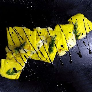 ЛАВАШ З СУЛУГУНІ