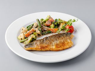 Філе сібаса з овочами (295г)