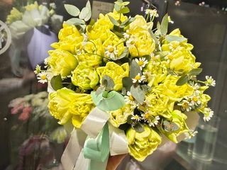 Квіти в кошику «Сонячні тюльпани»