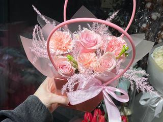 Квіти в кошику «Юність весни»