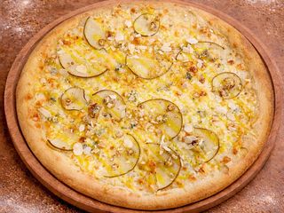 Піца з грушею та сиром Дор Блю (30см/440г)