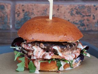 БУРГЕР ЯЛОВИЧИЙ З ЯЙЦЕМ