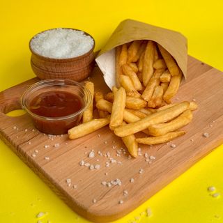 Картопля фрі з кетчупом