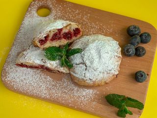 Паті філо з вишнею