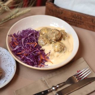 Дитячий сніданок з вершковим пюре, індичими фрикадельками в сирному соусі 330 г