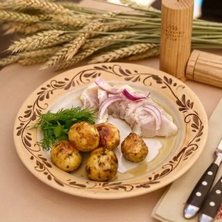 Маринований судак із молодою картоплею