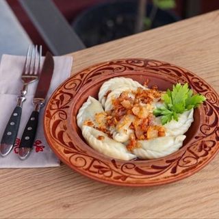 Вареники з картоплею,грибами та шкварками (220/30г)