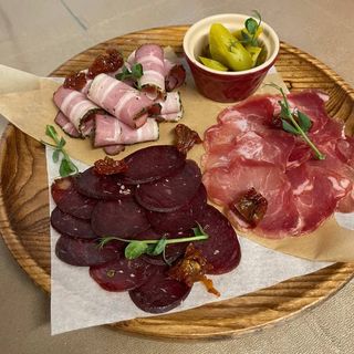 Дошка сиров'яленого фермерського м'яса (200г)