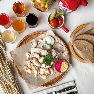 Рекомендації до борщику: мариноване українське сало (120/30г)