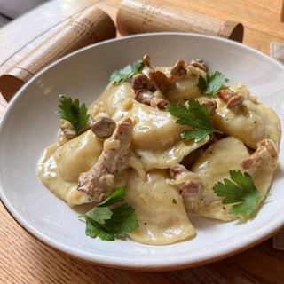 Вареники з печеною картоплею та лисичками 270г