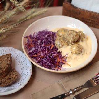 Дитячі фрикадельки з індички, з вершковим пюре в сирному соусі 330 г