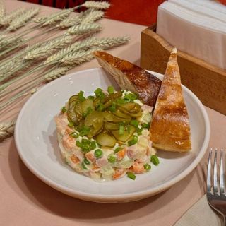 Олів'є з шинкою та куркою