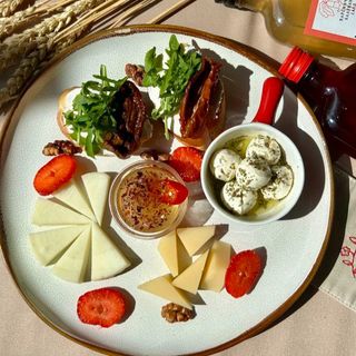 Сирна тарілка з брускетами 180/30/20г