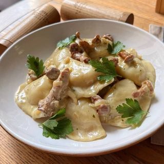 Вареники з печеною картоплею та лисичками 270г