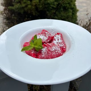 Вареники з вишнями (200г)