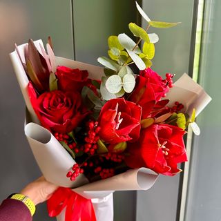 Букет квітів «Зимовий рубін»