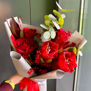 Букет квітів «Червоний маніфест»