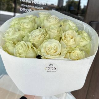 Букет з 15 троянд Мондіаль