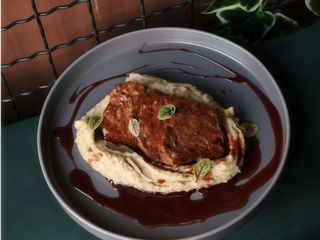 Медальйони телячі з Винним соусом (300г)
