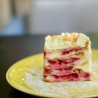 Десерт Наполеон вишневий (170г)