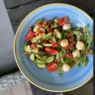 Зелений салат з моцарелою (240г)