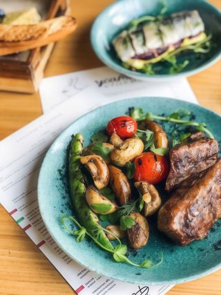 Філе-міньйон з овочами на грилі (250г)