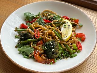 Пісний удон з броколі