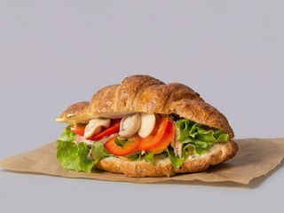 Круасан з куркою та грибами